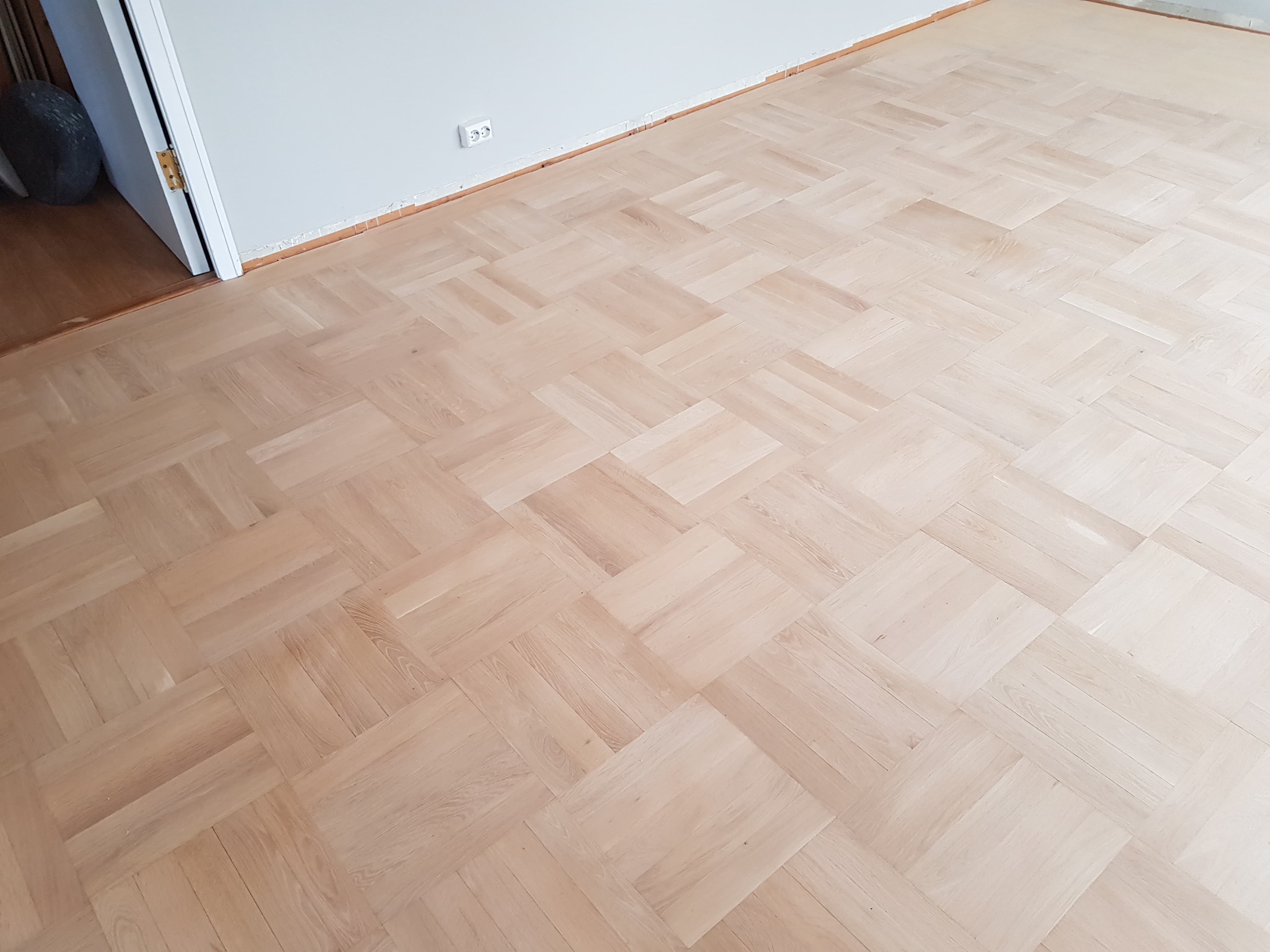 Klart til lakkering. Her er mange muligheter til å få gulvet slik du ønsker det.